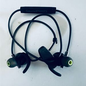 SoundPEATS Wireless Earbuds Black and Green Tested Working With USB Cord